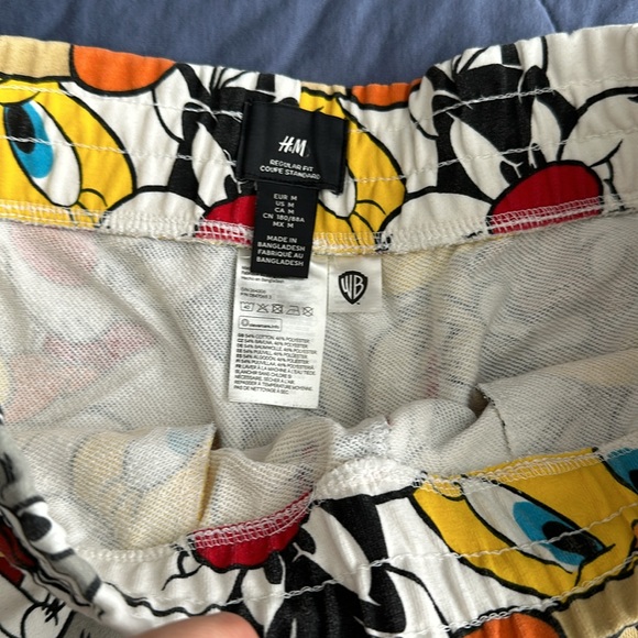 Men loonie tunes shorts - Picture 3 of 3